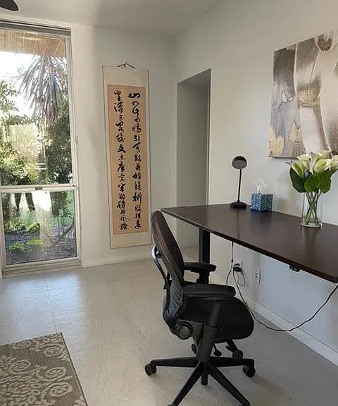 Standing desk
