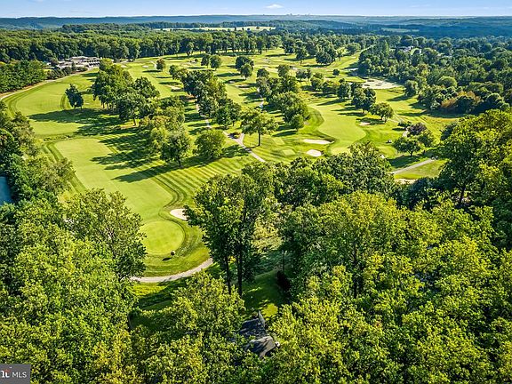 2nd image of 4 Country Club Ln