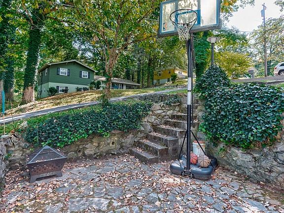 5th image of 913 Beechwood Dr