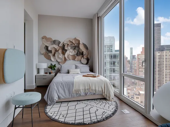 222 East 44th Street image 4 of 14