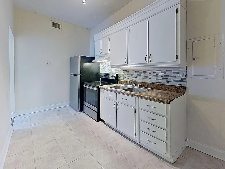 2752 Herschel St Quad — Photo 5