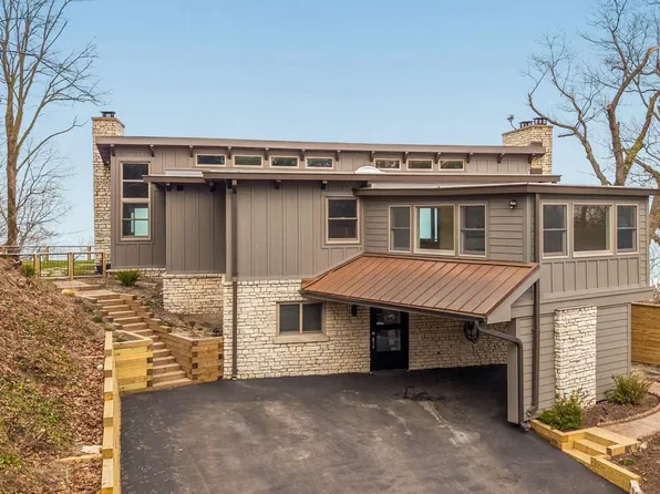 44 Circle Dr, Dune Acres, IN 46304