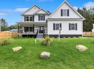 12 Howland Ave, Rhinecliff, NY 12574