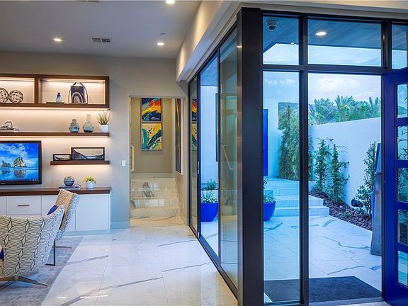 3rd image of 686 Scenic Cliff Dr