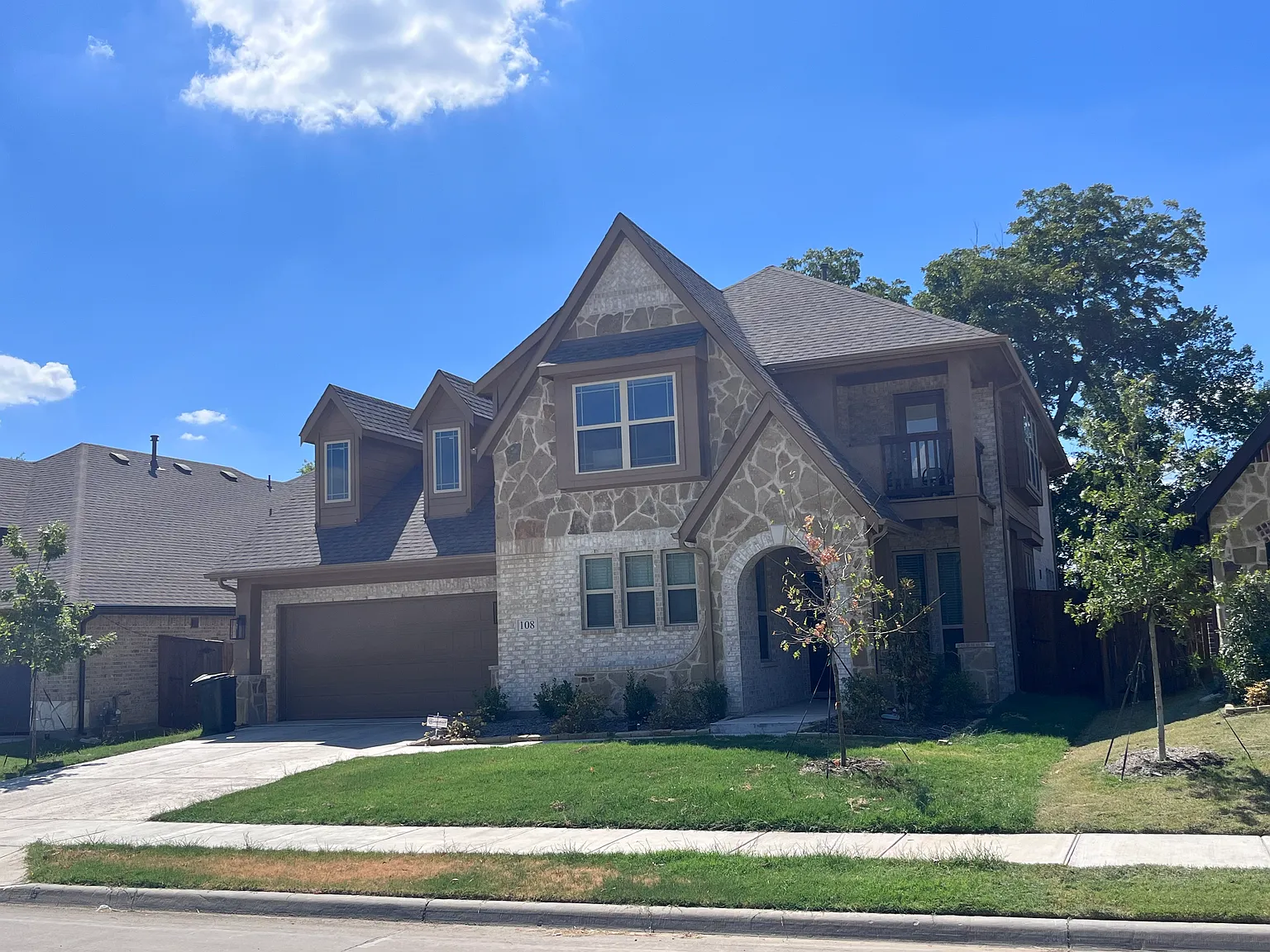 5 bed, 3.5 bath, 3754 sqft, $3,700 — Photo 2