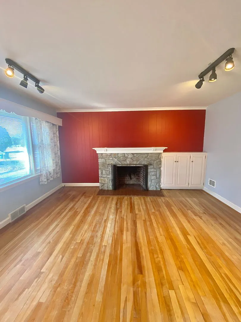 Gorgeous 2 Bedroom, 2 Bathroom Home! — Photo 3