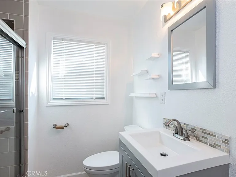 7820 Lasaine Ave — Photo 11