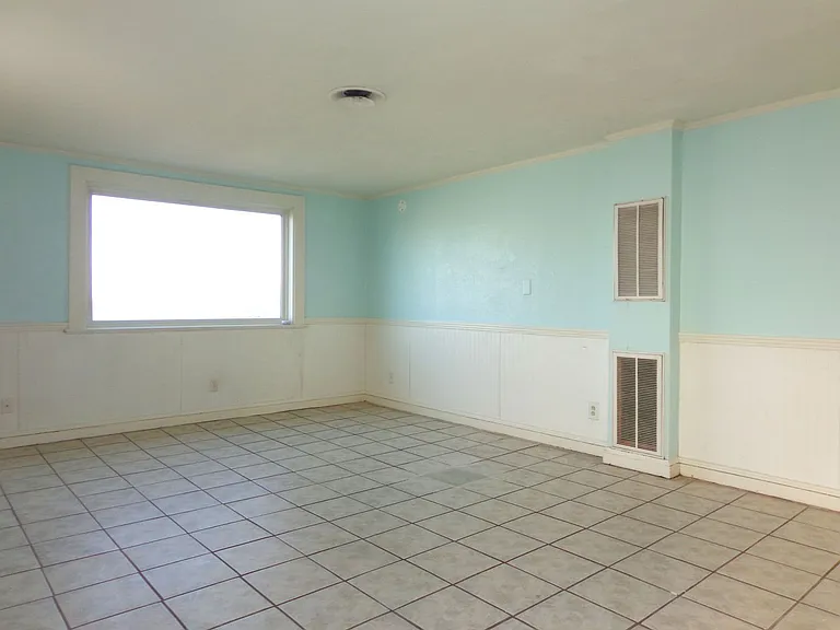 2020 E Ocean View Ave — Photo 9