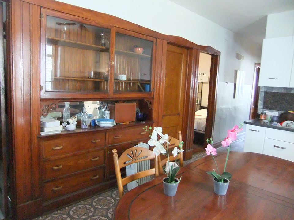 Built-in hutch in kitchen