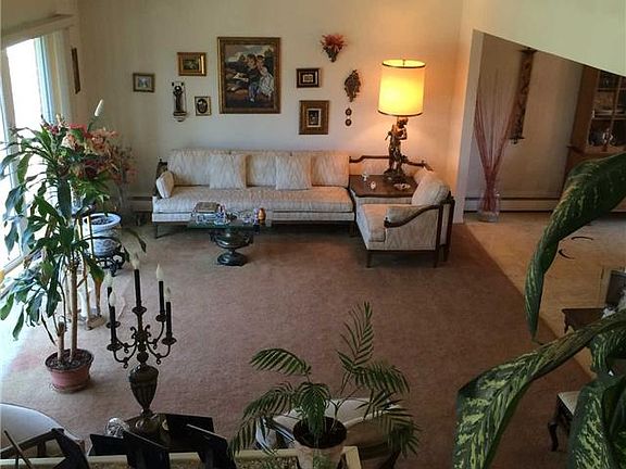 2nd image of 24 S Oaks Blvd