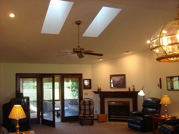 5th image of 3226 Deer Path Dr