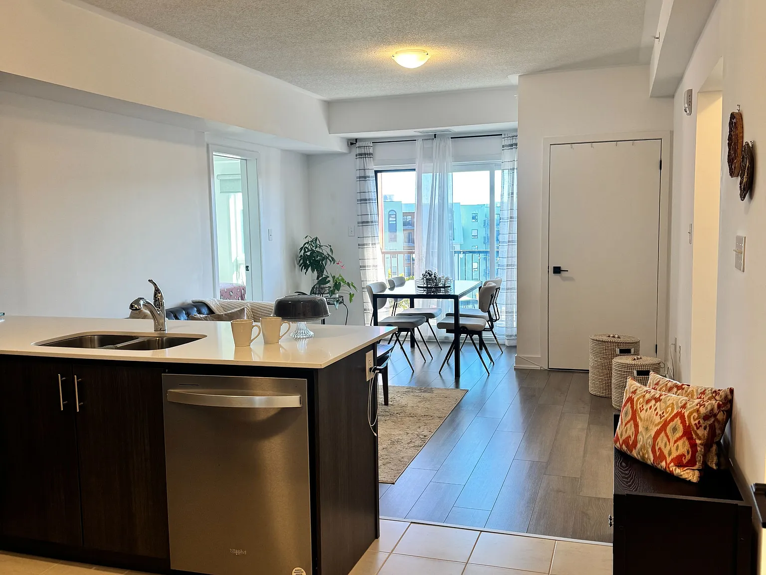 3 bed, $2,300 — Photo 1