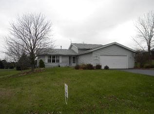 6609 Sawmill Dr, Roscoe, IL 61073