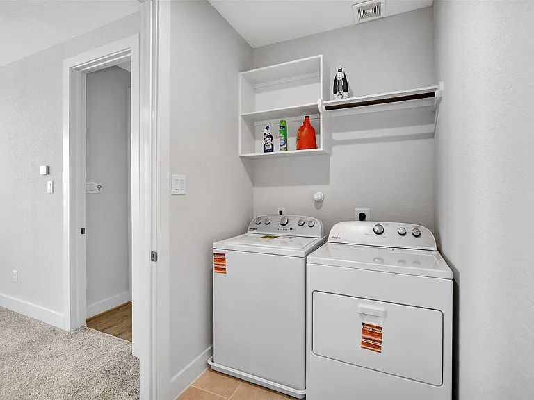 119 E 43rd St #B — Photo 21