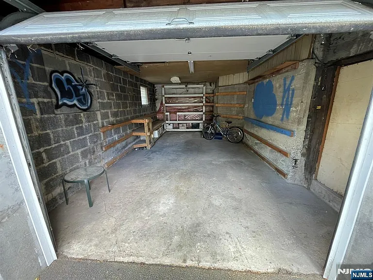 131 Irving St — Photo 18