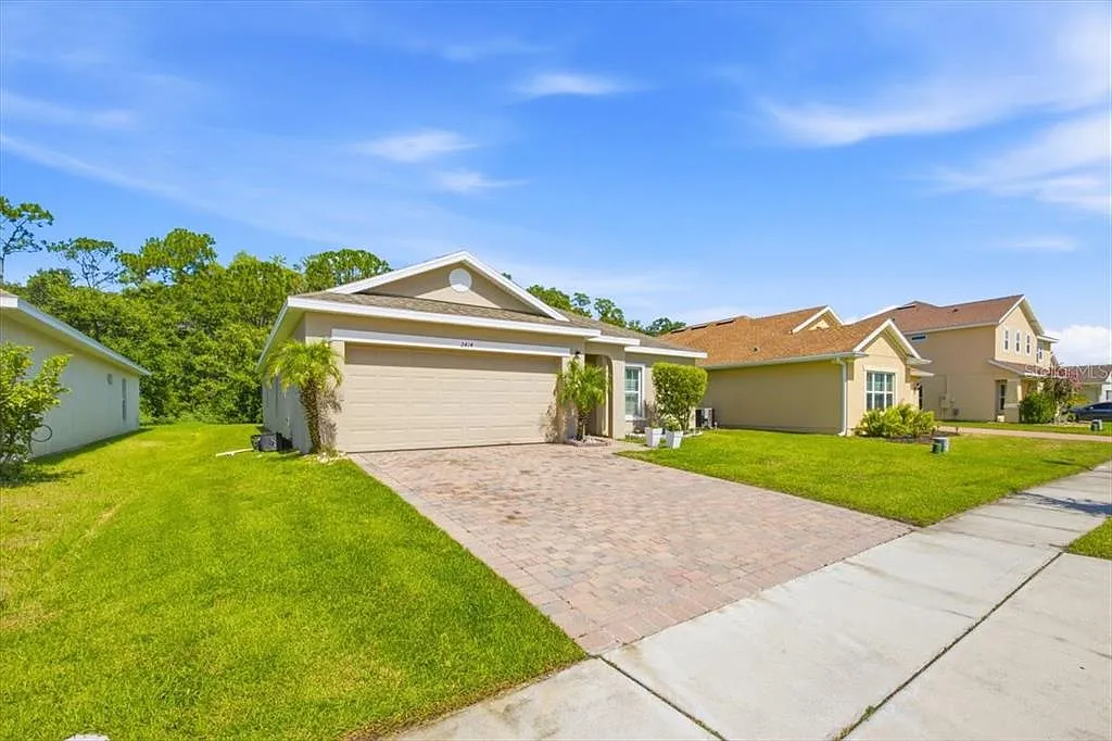 4 bed, 2.0 bath, 1820 sqft, $2,350 — Photo 2