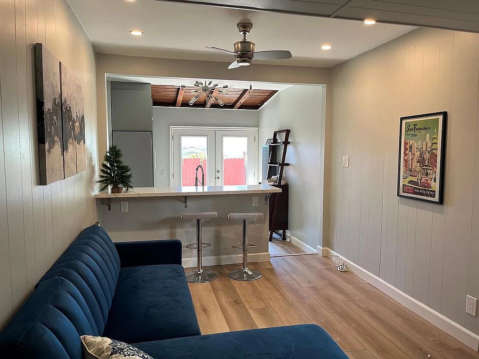 1st image of 331 1/2 Bayview Dr #1