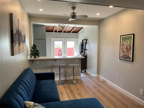 331 1/2 Bayview Dr #1, Hermosa Beach, CA 90254