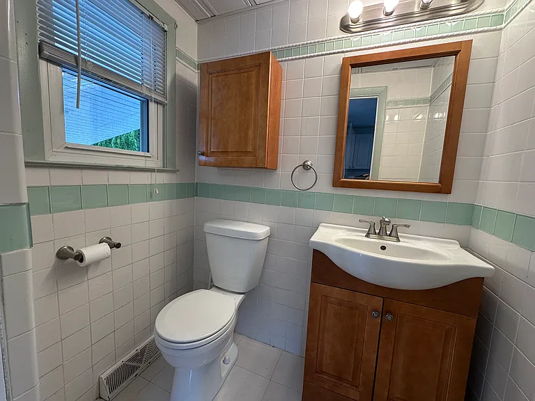 42 Dante Ave — Photo 6