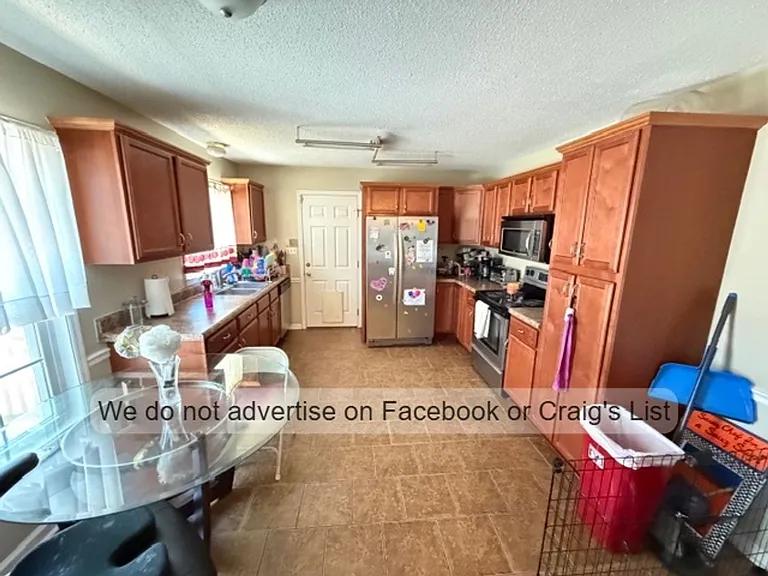 510 Berwick Dr — Photo 4