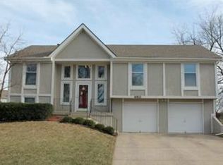 6811 Summit St, Shawnee, KS 66216