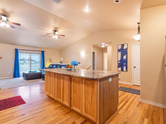 5th image of 858 Arena Ln