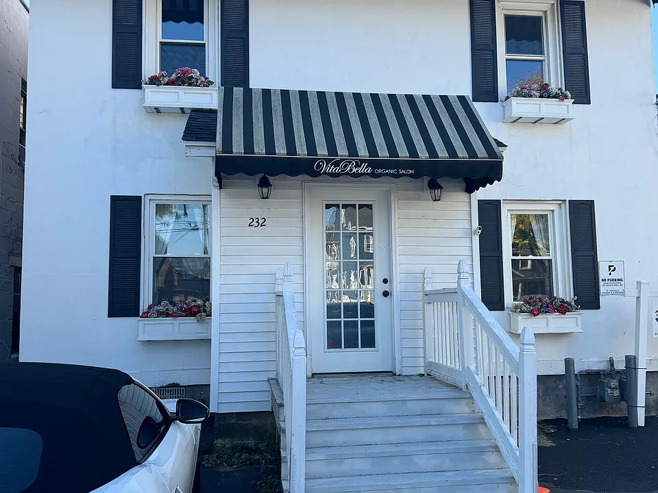 232 W Commercial St