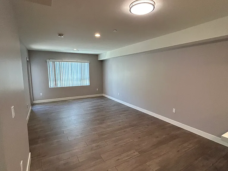 14848 Delano St #202 — Photo 6