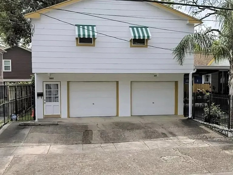 2448 White Oak Dr — Photo 1