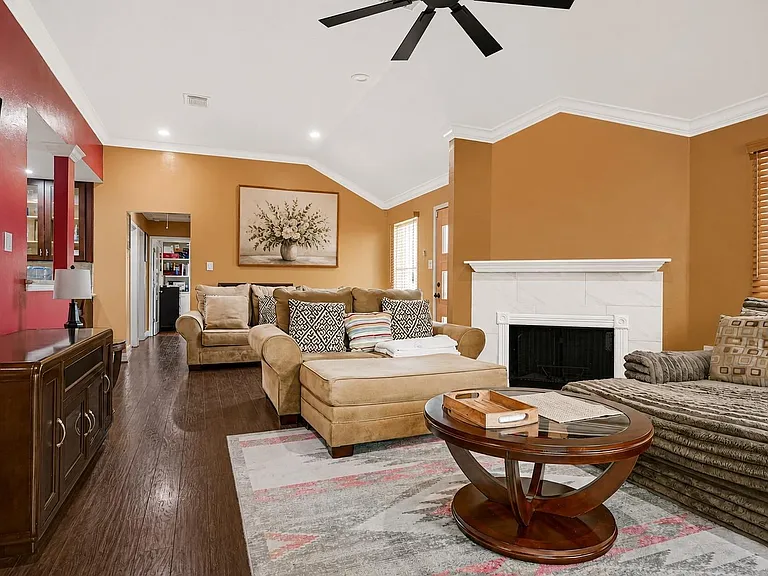 1807 Strongs Ct — Photo 3