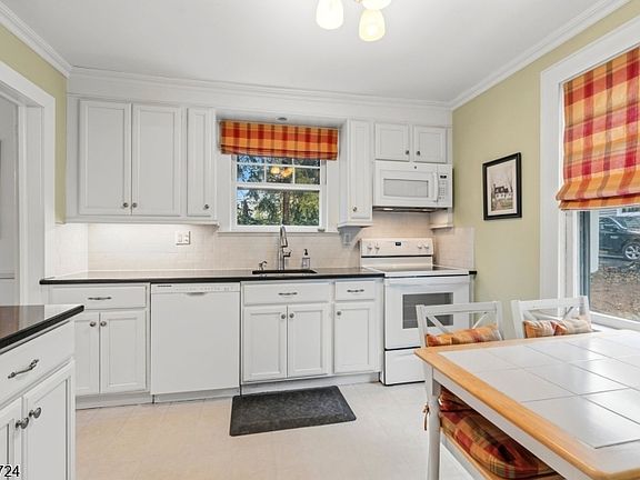 3rd image of 97 Harding Rd