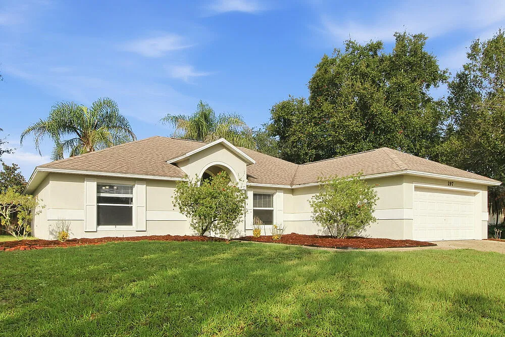 3 bed, 2.0 bath, 1860 sqft, $2,285 — Photo 3