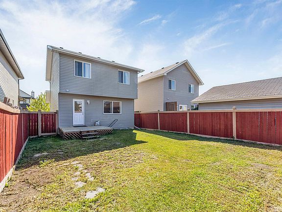 3rd image of 1124 37a Ave NW