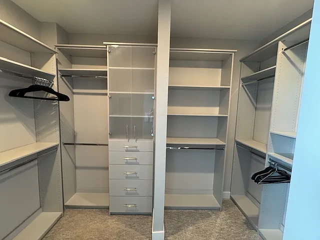 Master Walk-In