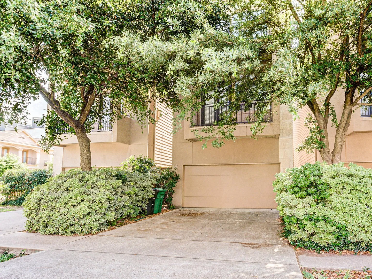3 bed, 3.5 bath, 2281 sqft, $3,500 — Photo 1