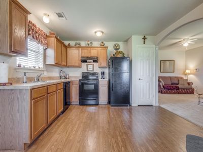 708 Sharon Ln, Whitewright, TX, 75491