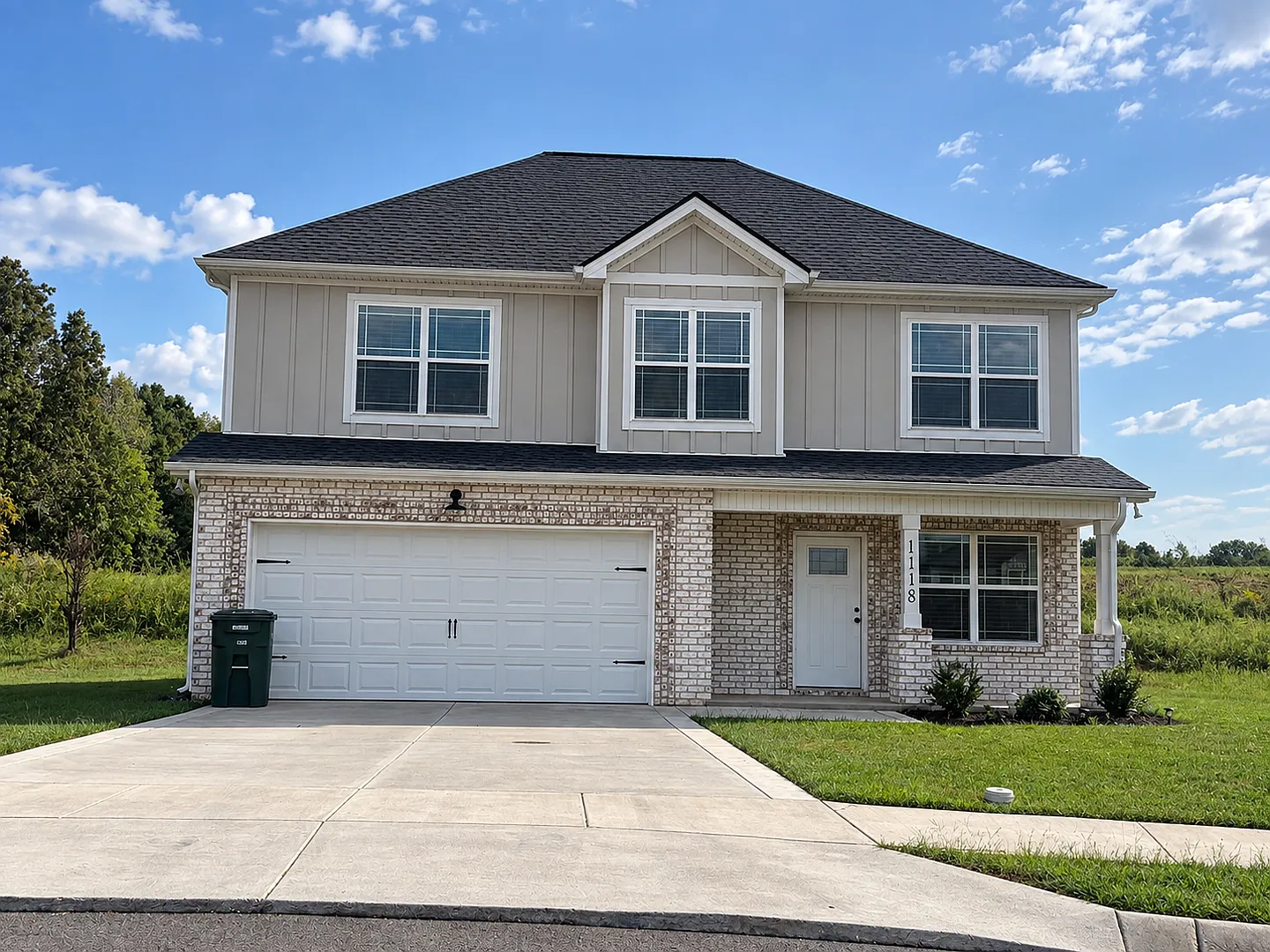 3 Bedroom 2 Bathrooms — Photo 1