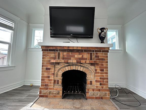 3rd image of 10 W Cavour St #94014