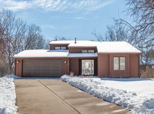 16229 Graben Ct, Eden Prairie, MN 55346