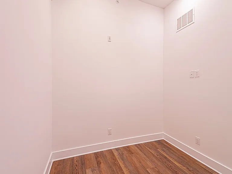 1211 Bainbridge St — Photo 5