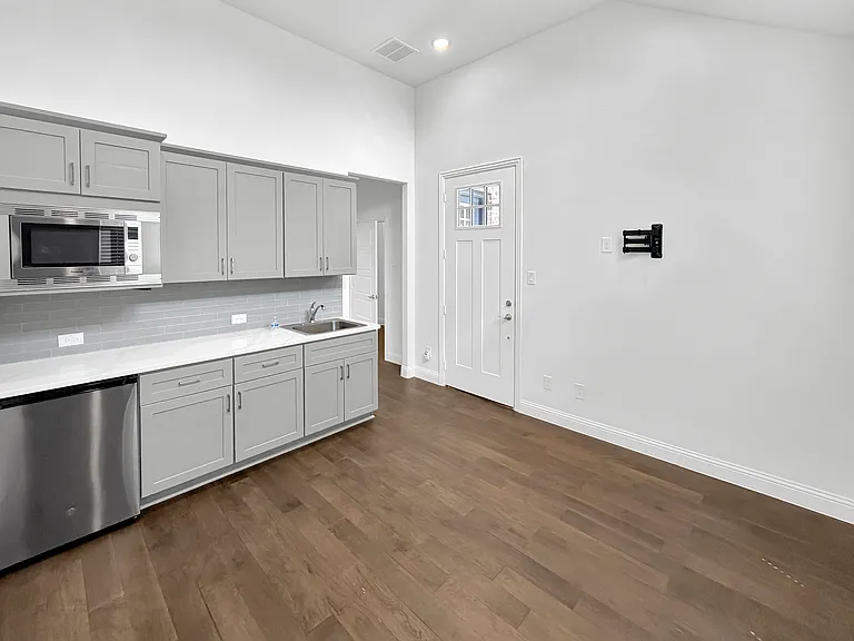 3900 Starlight Creek Dr — Photo 3