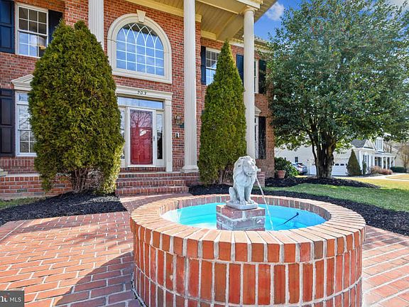 5th image of 203 Copperwood Ct