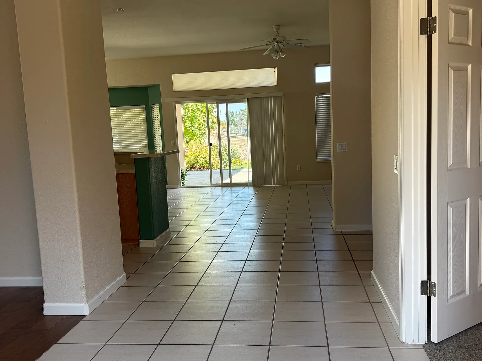 2 bed, 2.5 bath, 1940 sqft, $3,100 — Photo 2