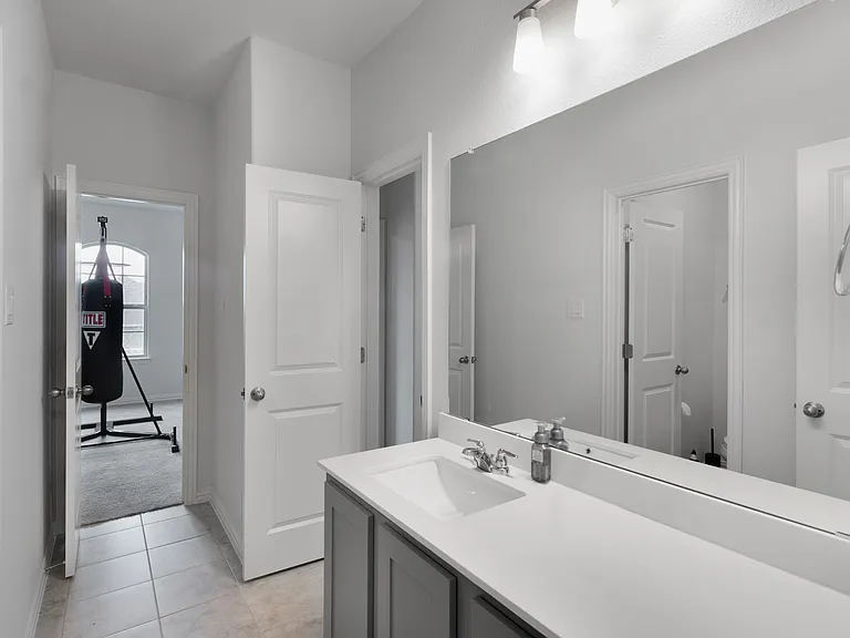 Jack & Jill Bath upstairs