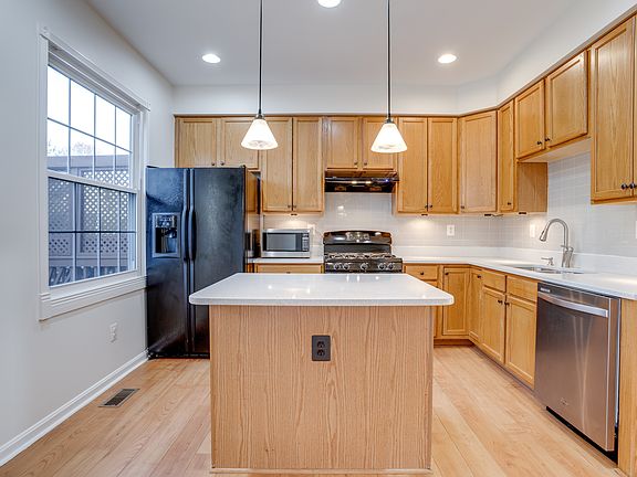 3rd image of 2518 Isham Randolph Dr