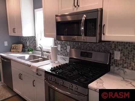 3rd image of 106 Park Ave NE