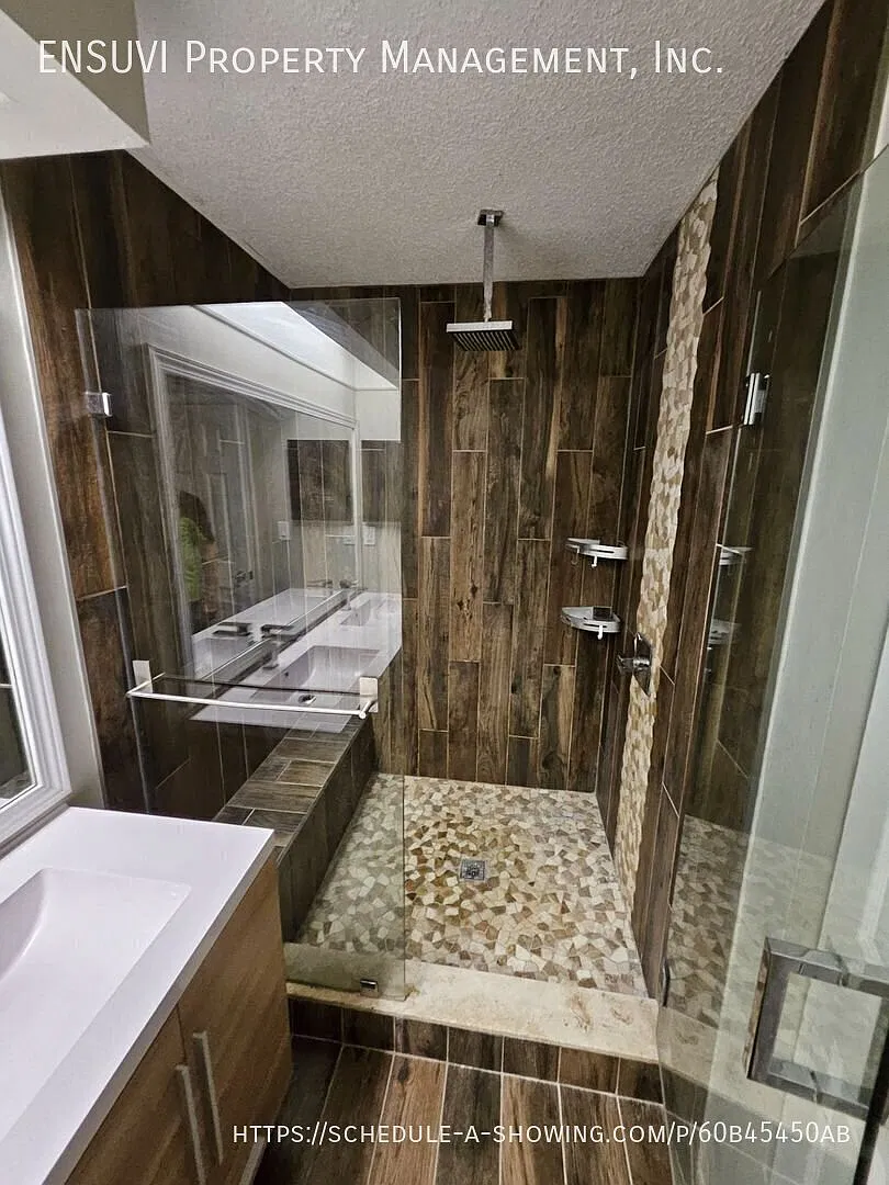 Well Maintained 3 Bedroom 2 Bath Home — Photo 4
