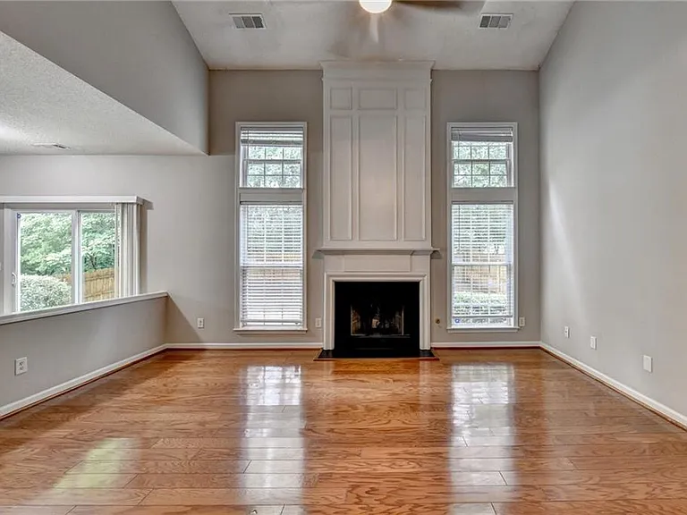 565 Alstonefield Dr — Photo 18