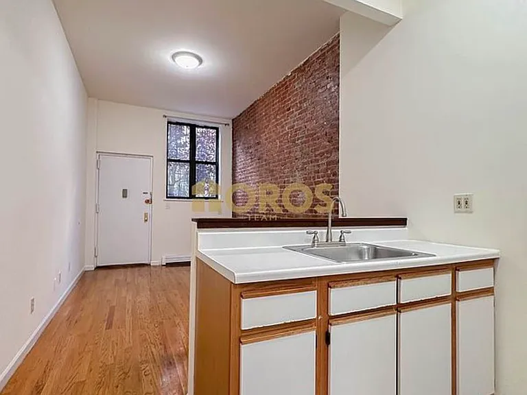 200 E 7th St #1B — Photo 3
