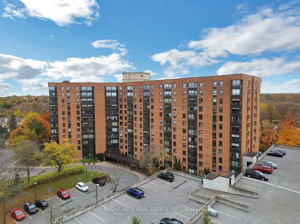 80 Sandcastle Dr #815, Ottawa, ON K2H 9E7